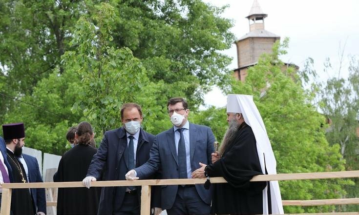 Губернатор, полпред и митрополит заложили храм в Нижегородском кремле