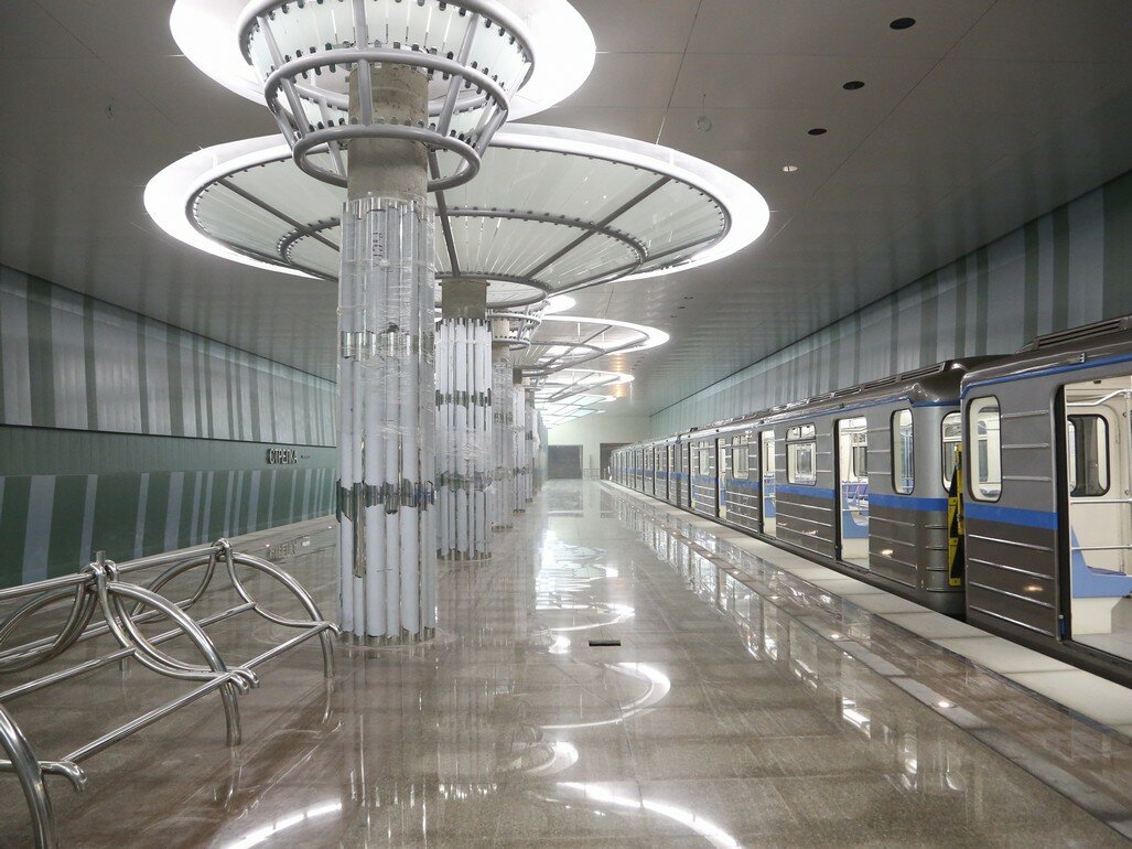 Прокуратура потребовала от мэрии восстановить освещение около станции метро «Стрелка»